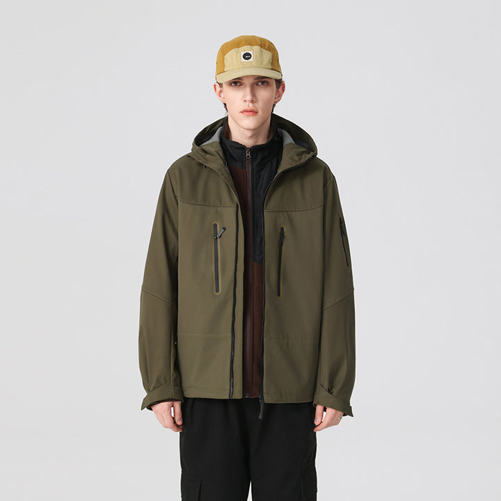 Herren Multifunktions-Softshelljacke mit ergonomischem Wetterschutz, verstellbarer Kapuze und senkrechten Reißverschlusstaschen Drune