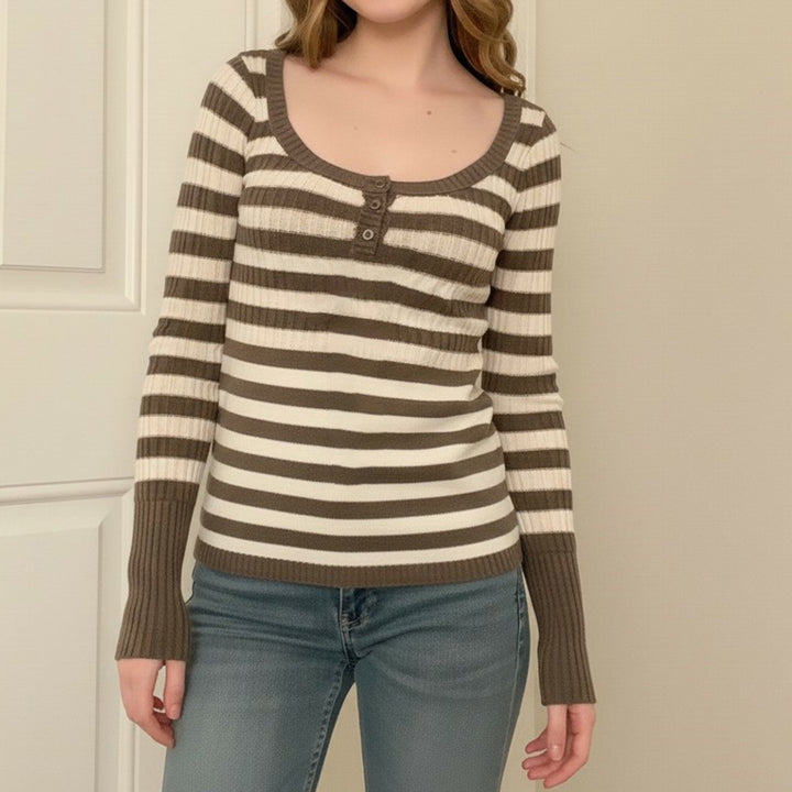 Damen Gestreiftes Ripp-Strickshirt mit U-Boot-Ausschnitt und Zierknopfleiste Drune