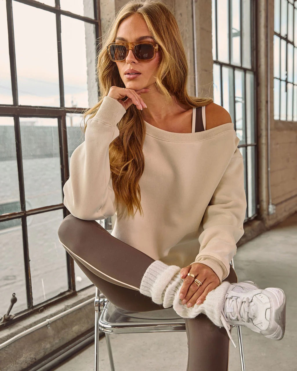 Damen lässiger Off-Shoulder Pullover mit breiten Ärmeln und modischen Akzenten Drune