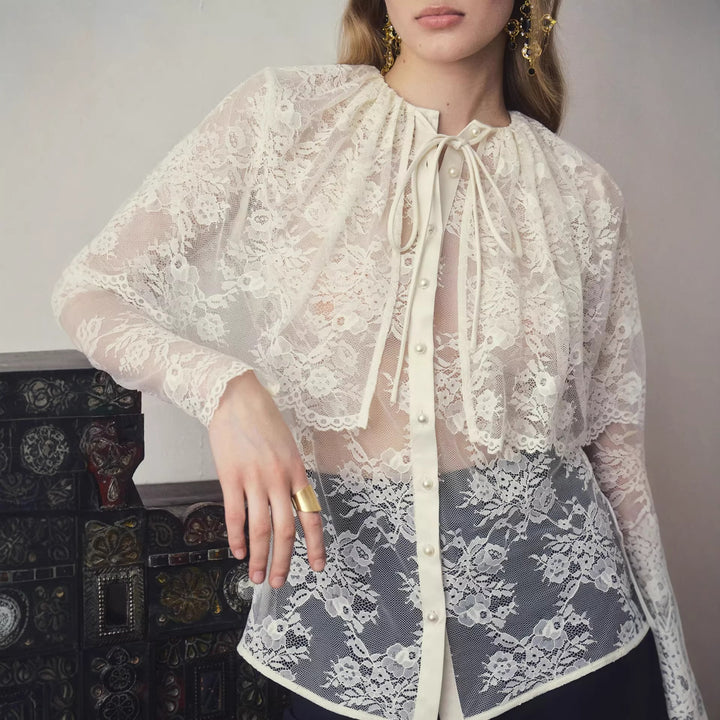 Damen Spitzenbluse mit eleganter Schleifenverzierung und transparenten Einsätzen Drune