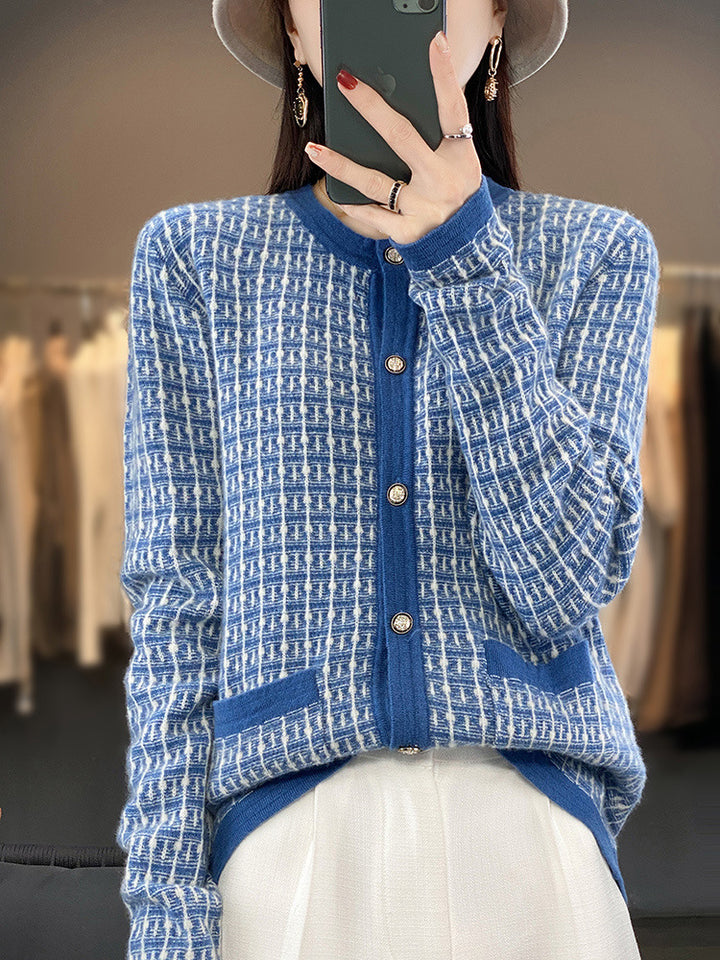 Damen Strickcardigan im Bouclé‑Gittermuster mit Rundhals, Schmuckknopfleiste und aufgesetzten Taschen Drune
