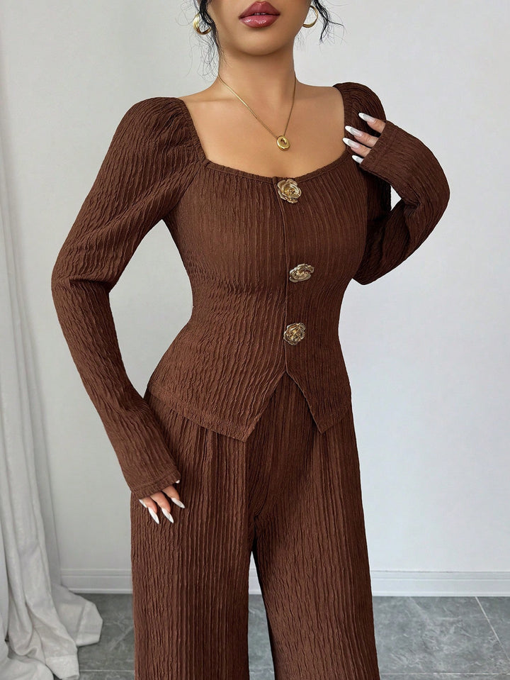 Damen nan tailliertes Blusen- und Hosen-Set aus Crinkle-Plissee mit Puffärmeln und Zierknöpfen Drune