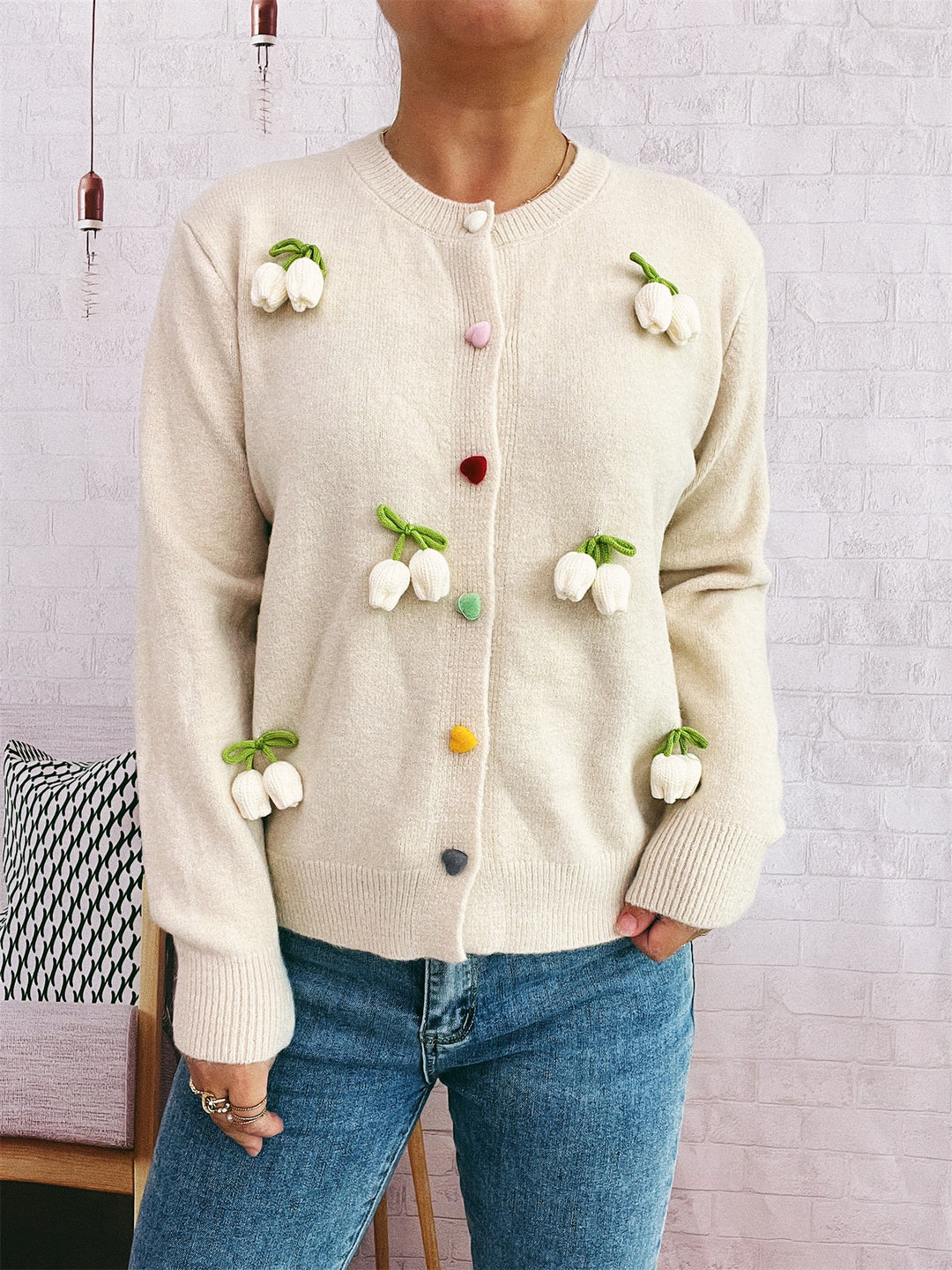 Damen Strickjacke mit fröhlichen Blumenapplikationen Drune