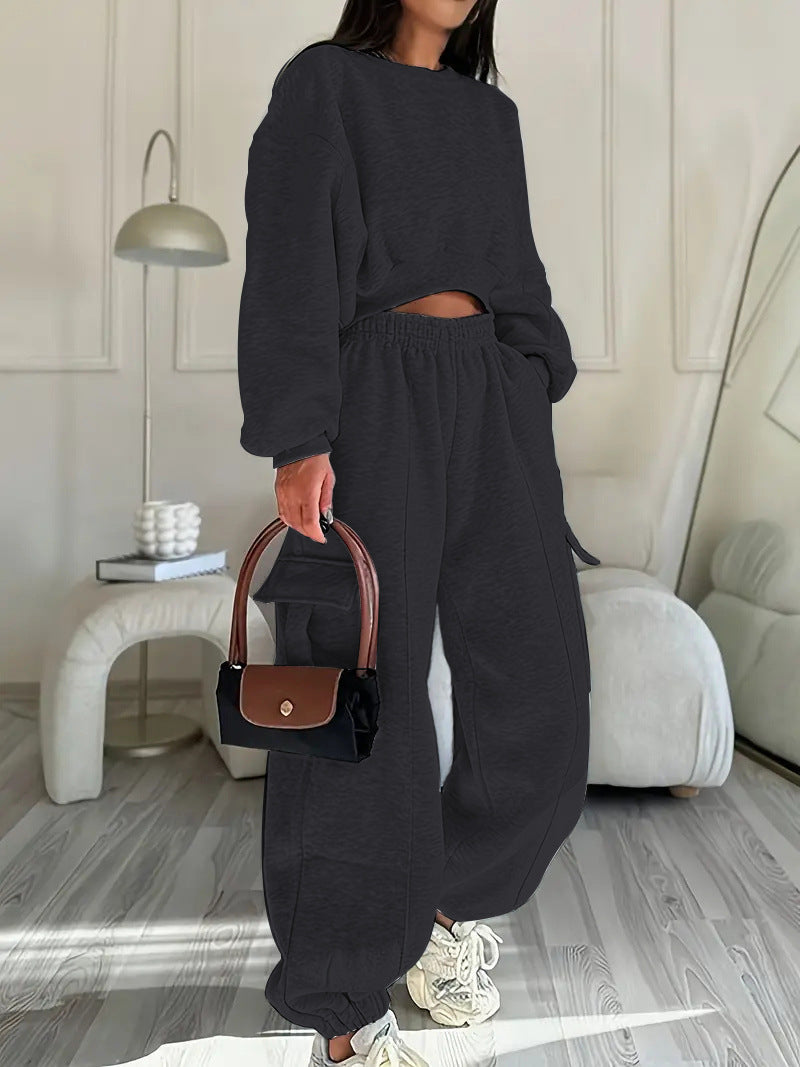 Damen komfortables Cropped-Sweatset mit oversized Pullover und High-Waist Cargo-Jogger Drune