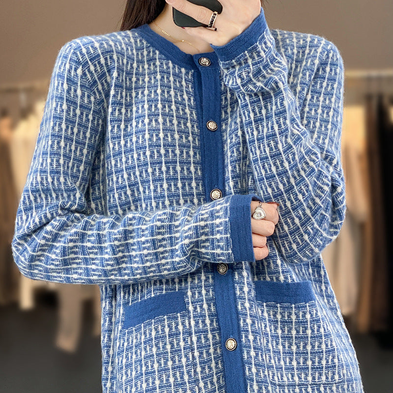 Damen Strickcardigan im Bouclé‑Gittermuster mit Rundhals, Schmuckknopfleiste und aufgesetzten Taschen Drune
