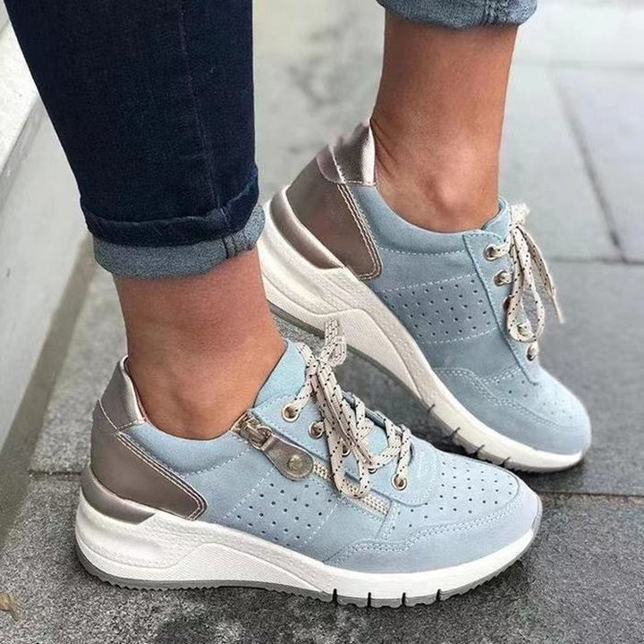 Damen Chunky-Plateau-Sneaker mit perforiertem Velours, gepolstertem Komfortfußbett und Metallic-Fersenaufbau Drune