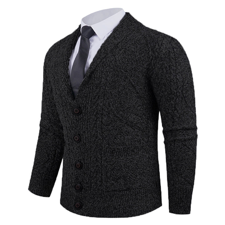 Herren nan Strickcardigan mit Schalkragen, Zopfmuster, aufgesetzten Taschen und Knopfleiste Drune