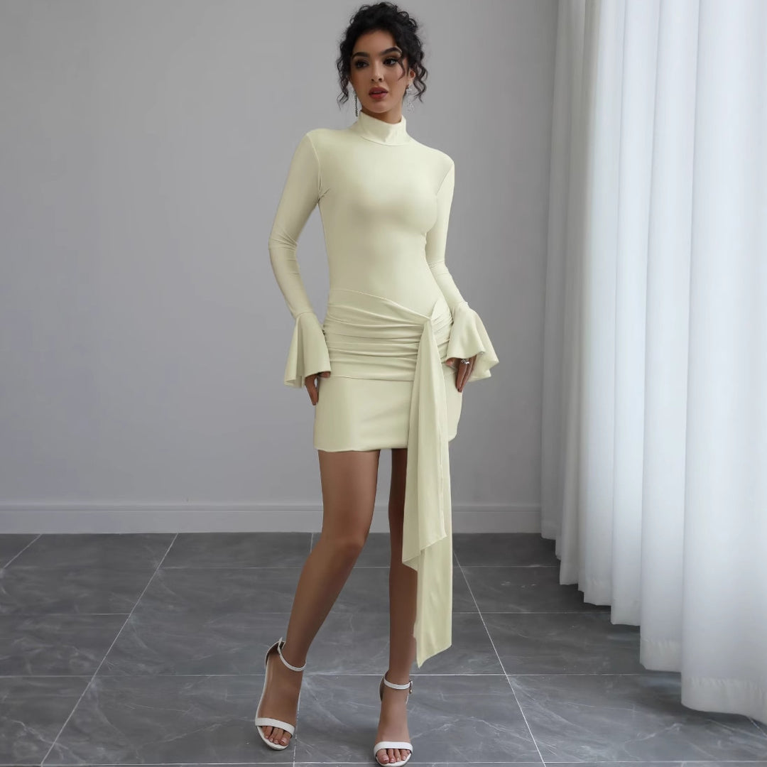 Damen Enganliegendes Mini-Kleid mit Rollkragen, Raffung, Bindeschal und Glockenärmeln Drune