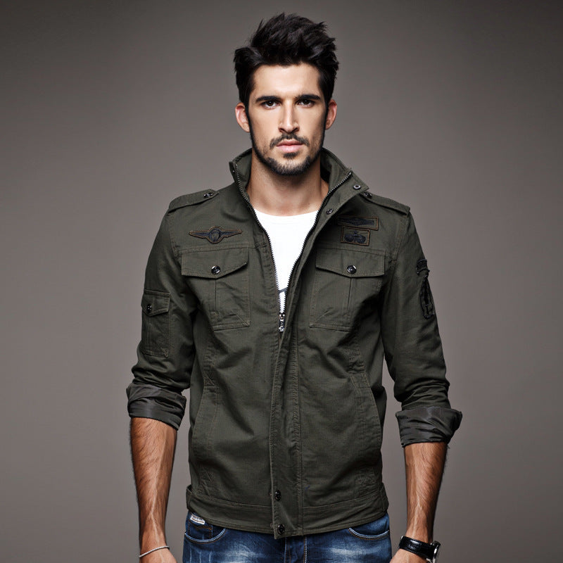 Herren robuste Baumwoll-Canvas Fieldjacke mit Stehkragen Pattentaschen und Military‑Patches Drune
