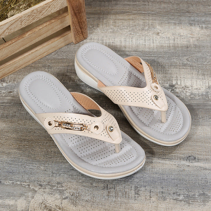 Damen Komfortable Fußbett-Zehentrenner-Sandalen mit modischen Applikationen Drune