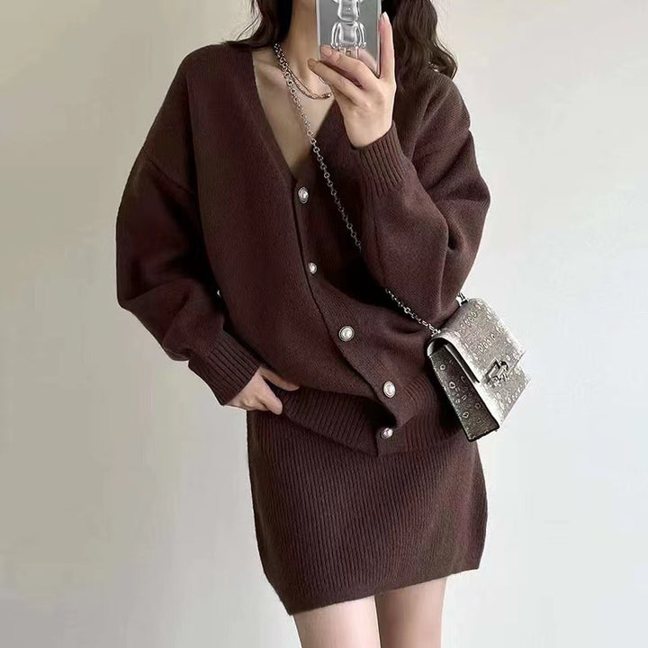 Damen Langstrickkleid mit tiefem V-Ausschnitt und lässiger Knopfleiste Drune
