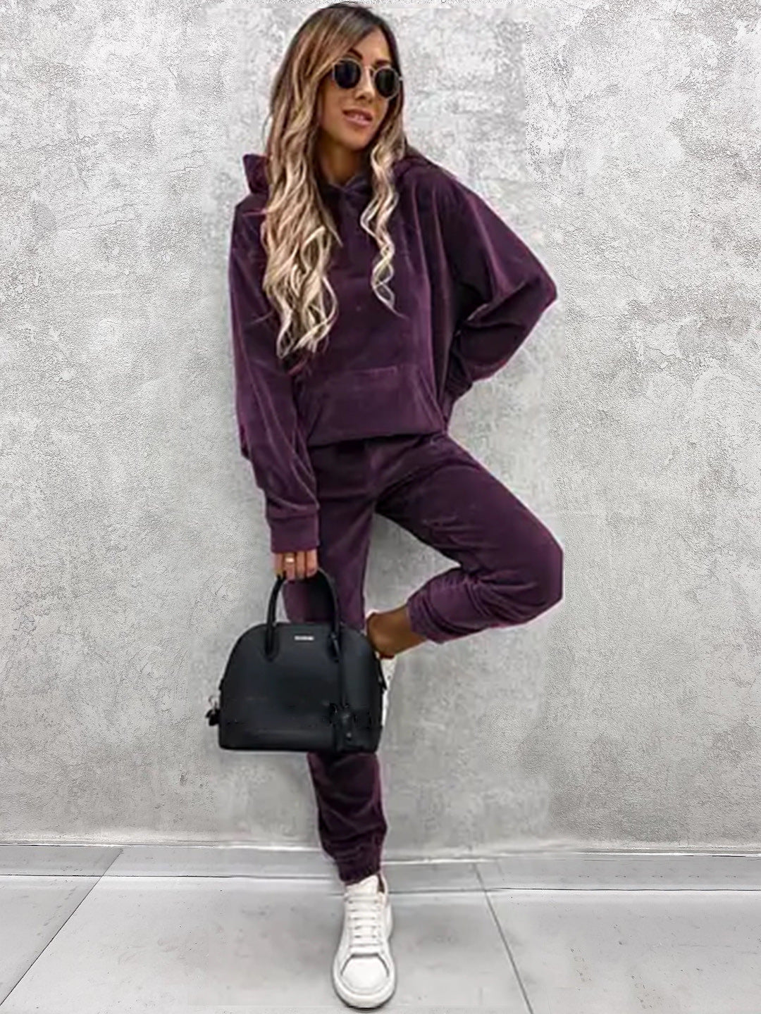 Damen Velours-Lounge-Set mit kuscheliger Kapuzenpullover und schmal zulaufender Jogginghose Drune