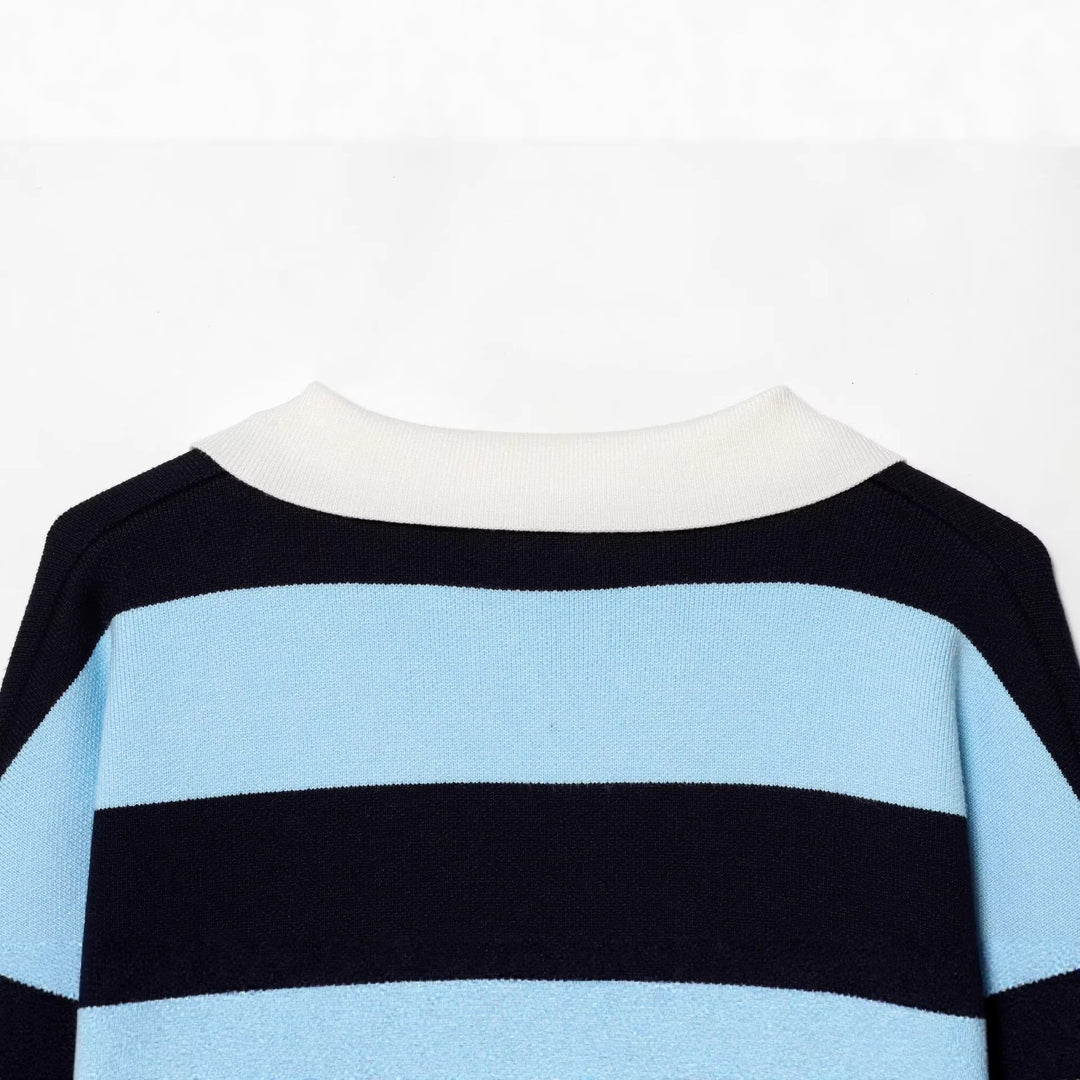 Damen gestreifter kurzer Rugby-Strickpullover mit offenem V-Ausschnitt und Hemdkragen Drune