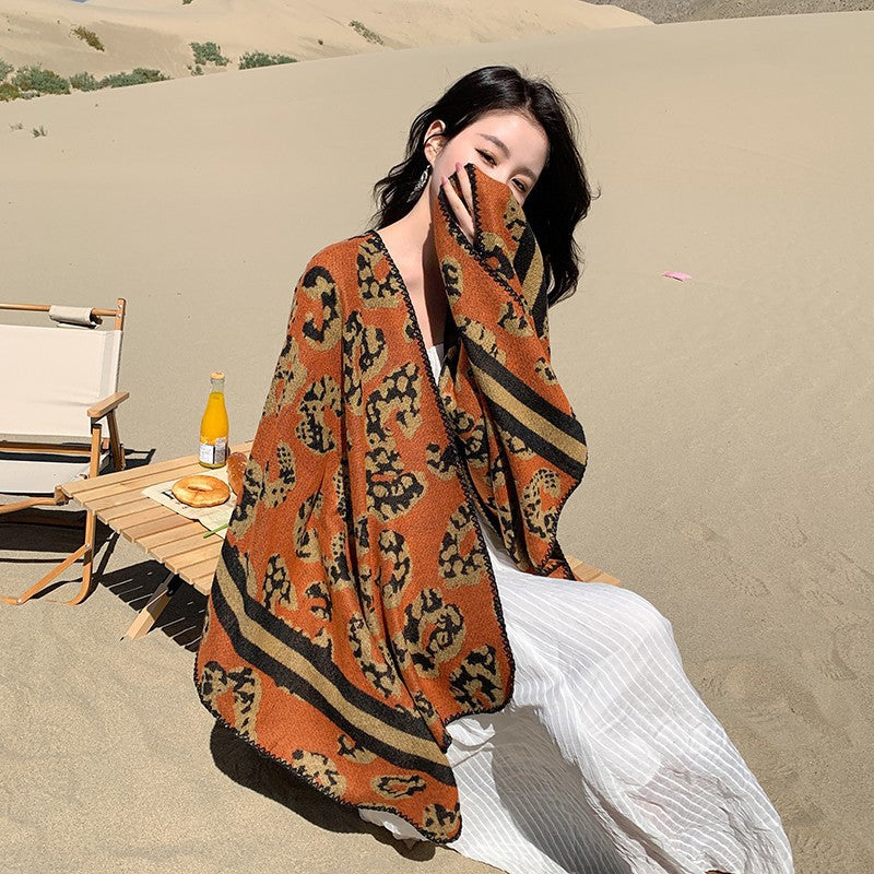 Damen Oversize‑Poncho im Strick‑Wollmix mit Leo‑Jacquard und V‑Ausschnitt Drune