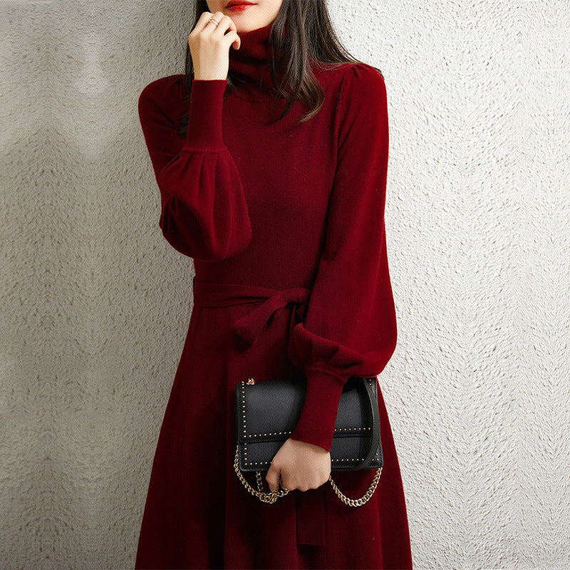 Damen Strickkleid mit hohem Kragen und tailliertem Gürtel Drune