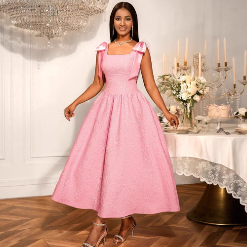 Damen Elegantes Abendkleid mit schimmernden Details und verspielten Rüschenschultern Drune