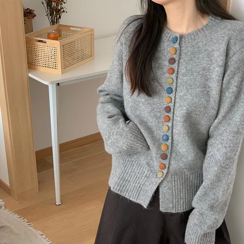 Damen Strickjacke mit bunten Knopfdetails und weich-gefilztem Material Drune