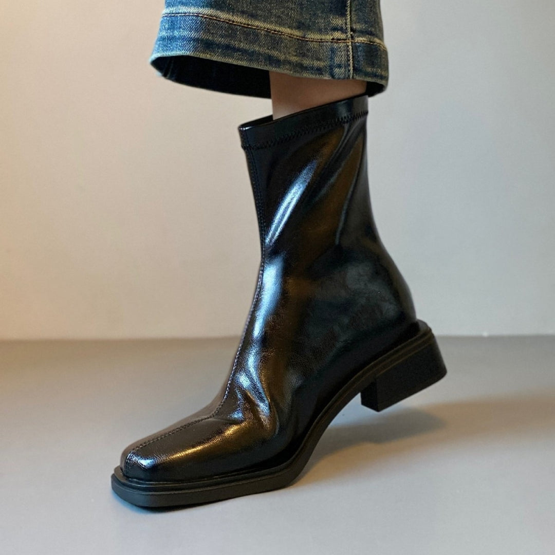 Damen Stiefelette im Reitstiefel‑Look aus softem Glattleder mit quadratischer Kappnaht und gestapeltem Blockabsatz Drune