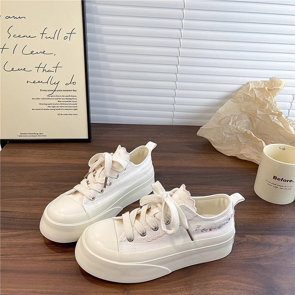Damen Sneakers mit verspielten Applikationen und elastischer Sohle Drune