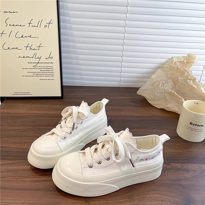 Damen Sneakers mit verspielten Applikationen und elastischer Sohle Drune