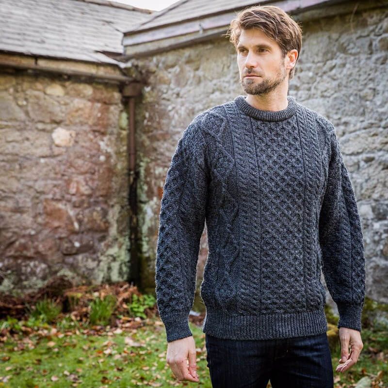 Herren Modischer Strickpullover mit Zopfmuster