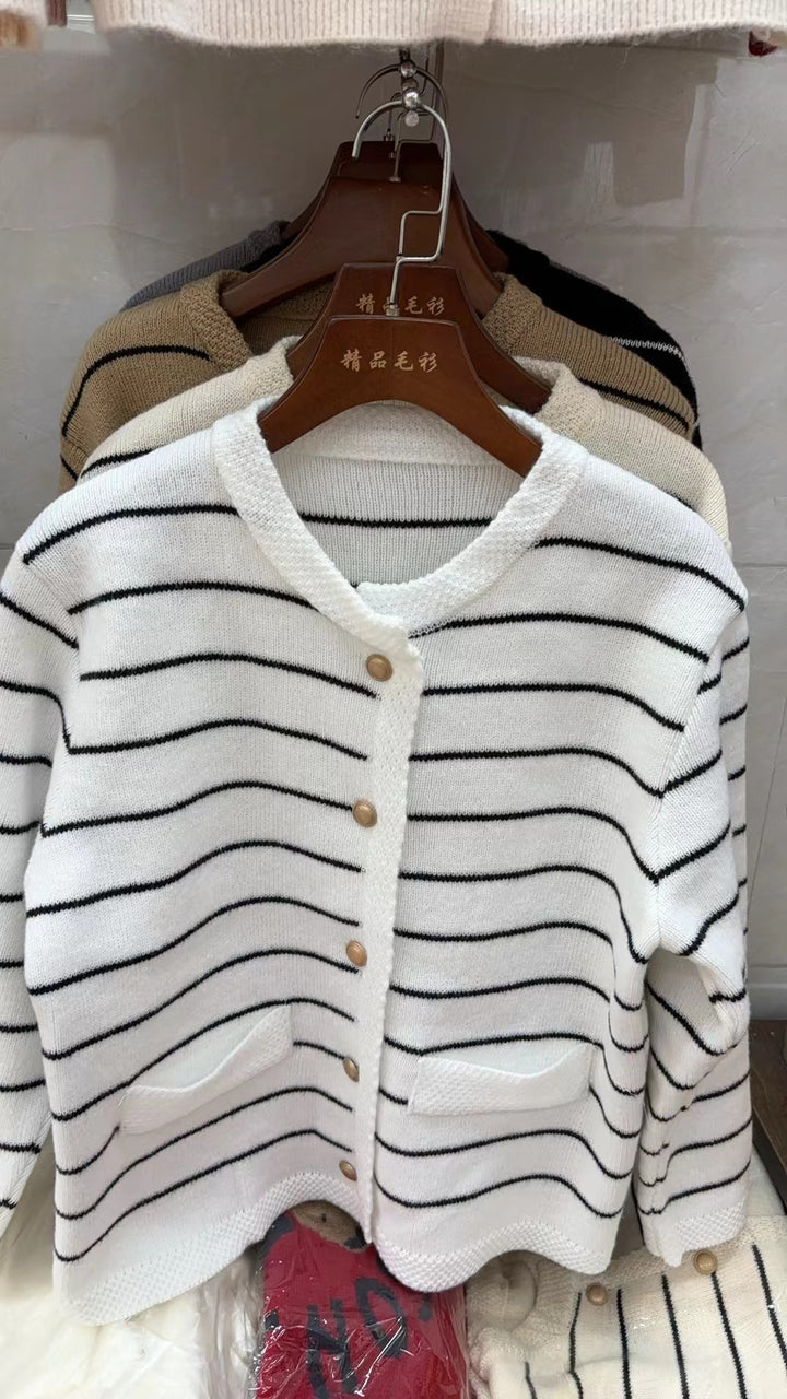 Damen gemütlicher Cardigan mit feinen Streifen und praktischen Taschen Drune
