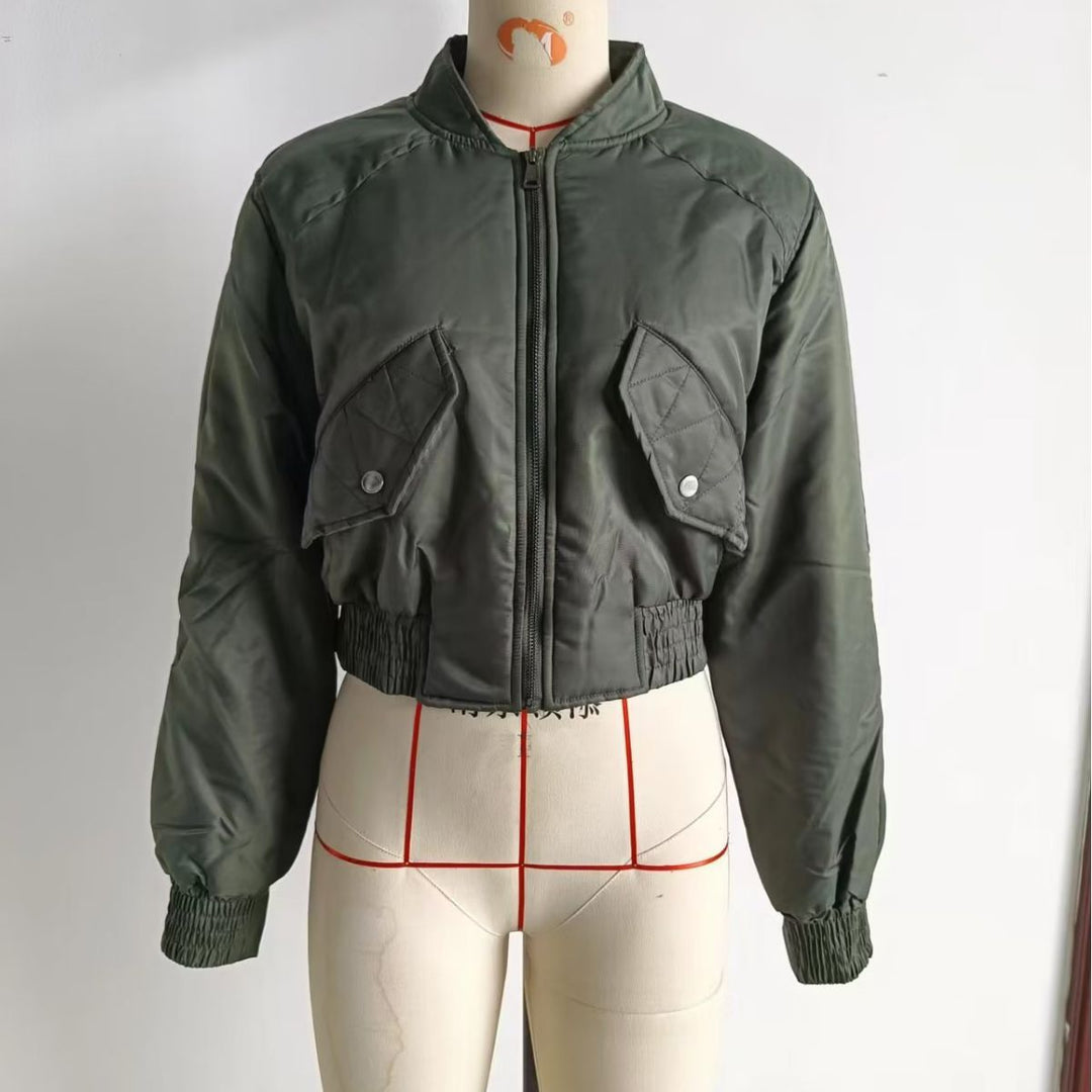 Damen nan cropped Bomberjacke mit Stehkragen, wattierter Innenlage und aufgesetzten Pattentaschen Drune