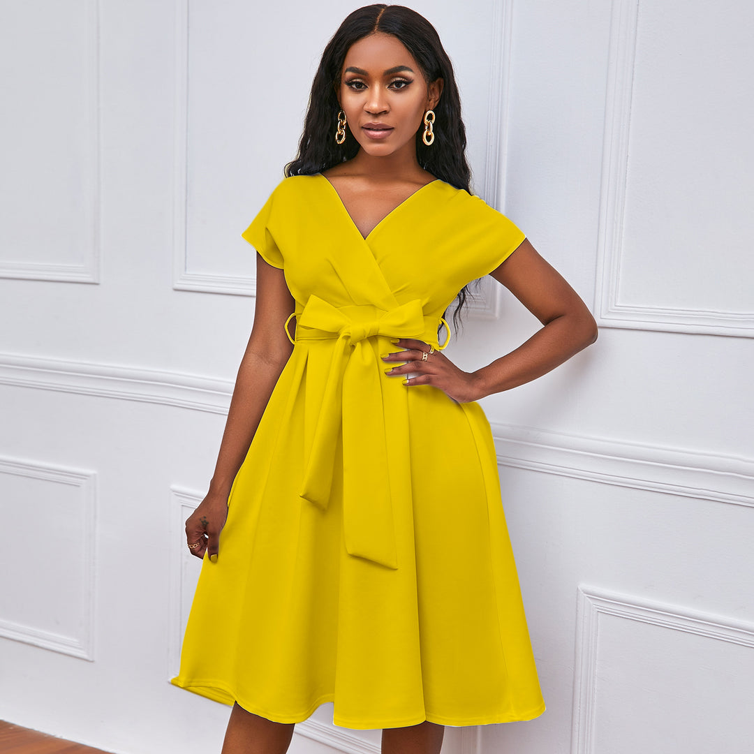 Damen Wickelkleid mit elegantem Schnitt und dekorativem Taillengürtel Drune
