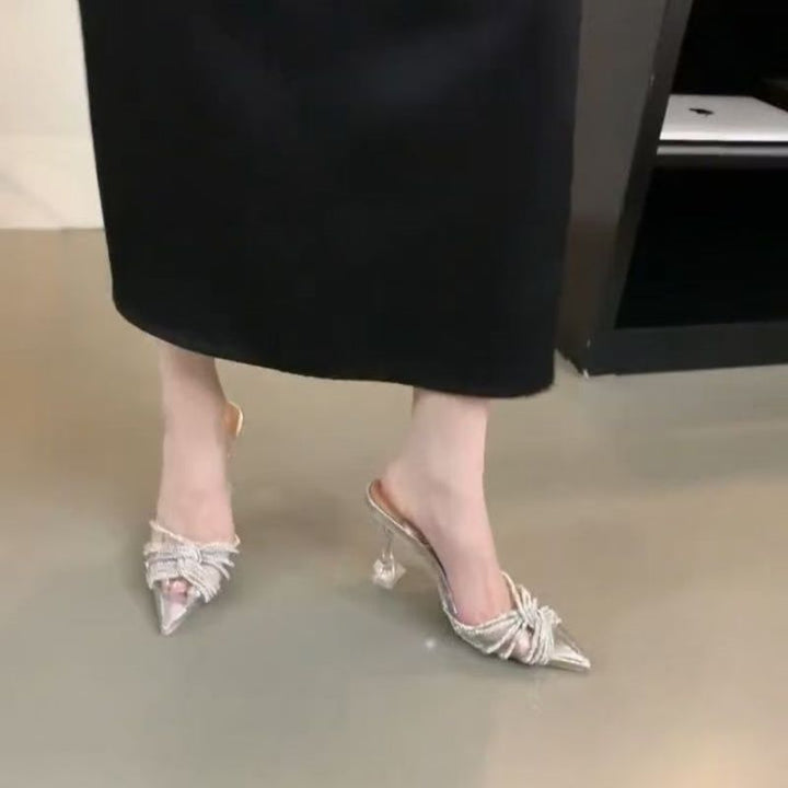 Damen Spitz zulaufende Mule‑Sandaletten mit transparenten Riemchen, Ziersteinen und geformtem Stiletto Drune