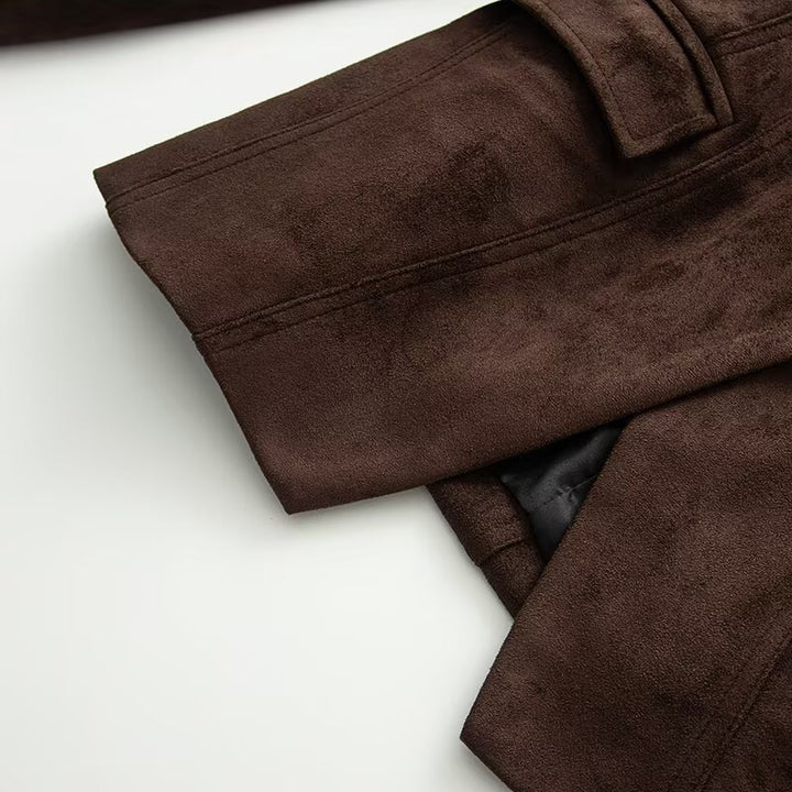 Damen Taillierter Veloursleder-Blazer mit Reverskragen und Pattentaschen Drune