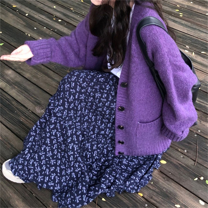 Damen Kuschelige Strickjacke mit tiefem V-Ausschnitt und dekorativen Knöpfen Drune