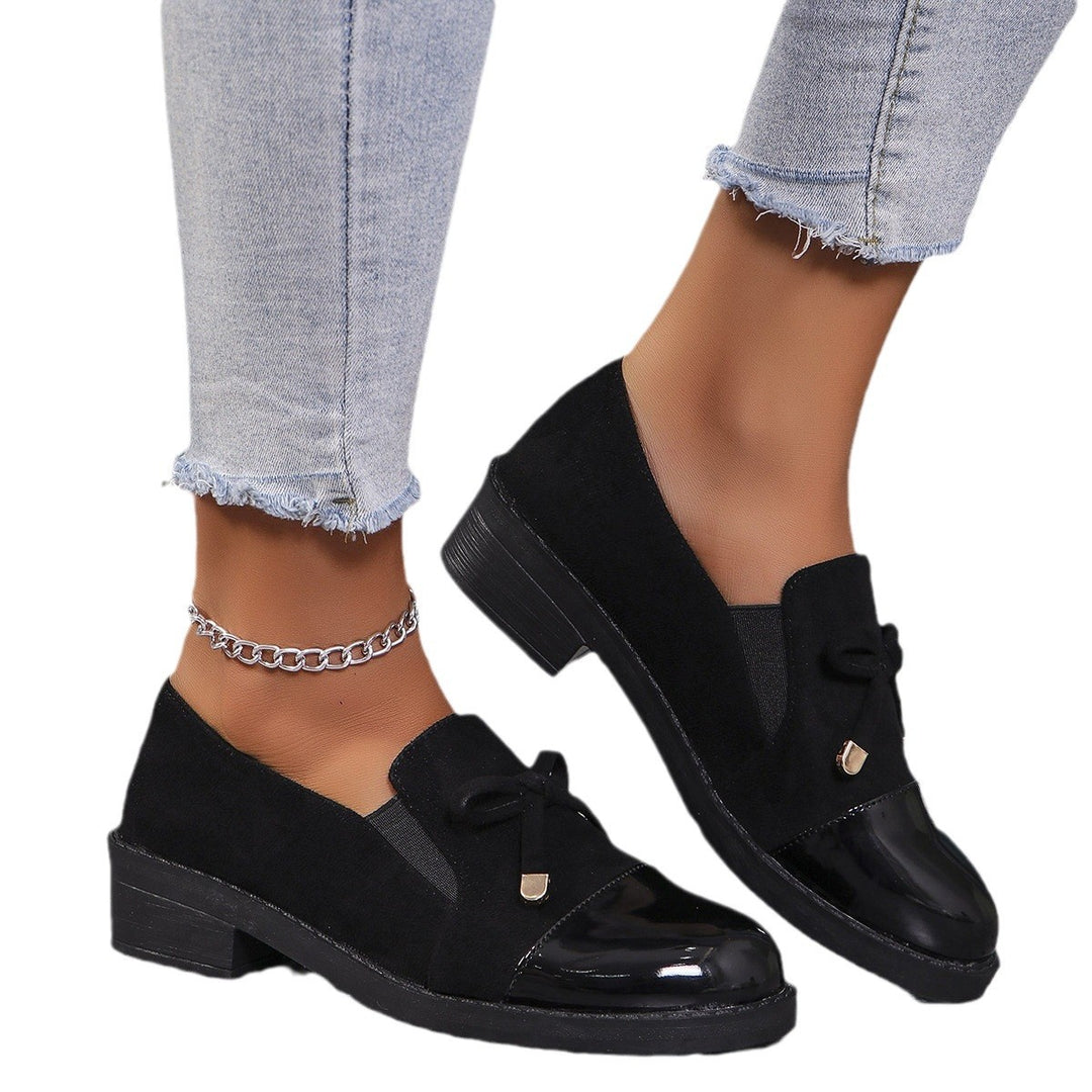 Damen  elegante Slipper-Loafer mit Lackkappe, Veloursimitat-Obermaterial, elastischem Einstieg und dekorativer Schleifenapplikation Drune