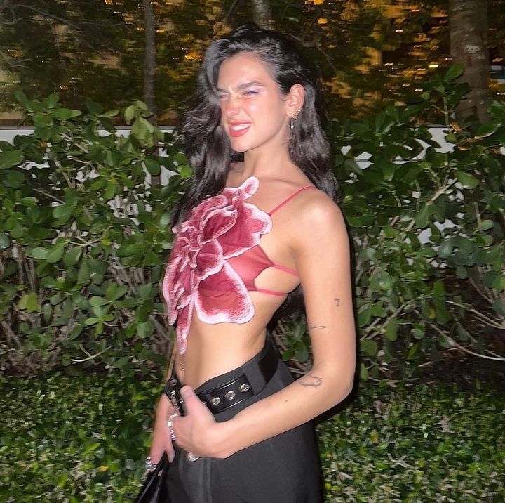 Damen Blüten-Crop-Top mit 3D floralen Applikationen und transparentem Stoff Drune