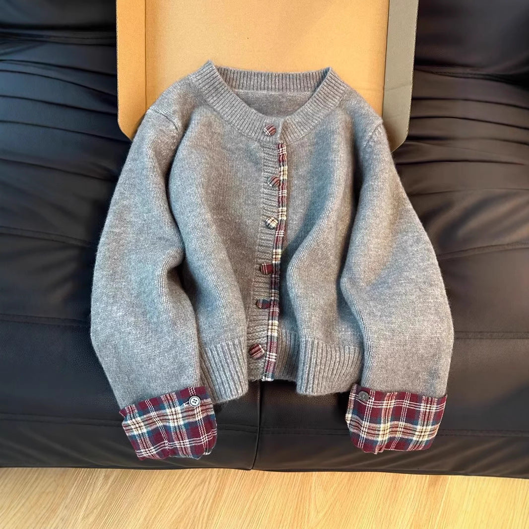 Damen Strickjacke mit Kontrastkragen und dekorativen Knöpfen Drune