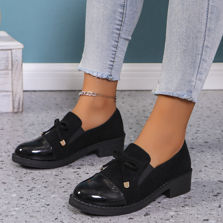 Damen  elegante Slipper-Loafer mit Lackkappe, Veloursimitat-Obermaterial, elastischem Einstieg und dekorativer Schleifenapplikation Drune