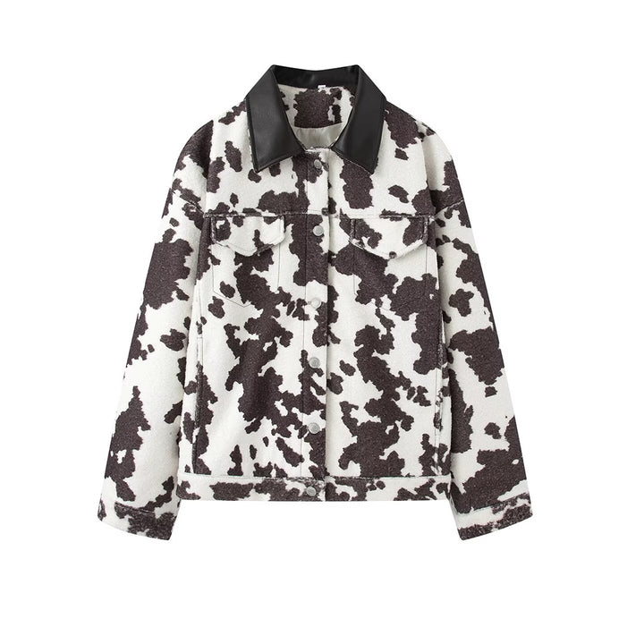 Damen Kurzjacke im Trucker‑Stil mit Kuhfleckenmuster und Kunstlederkragen Drune