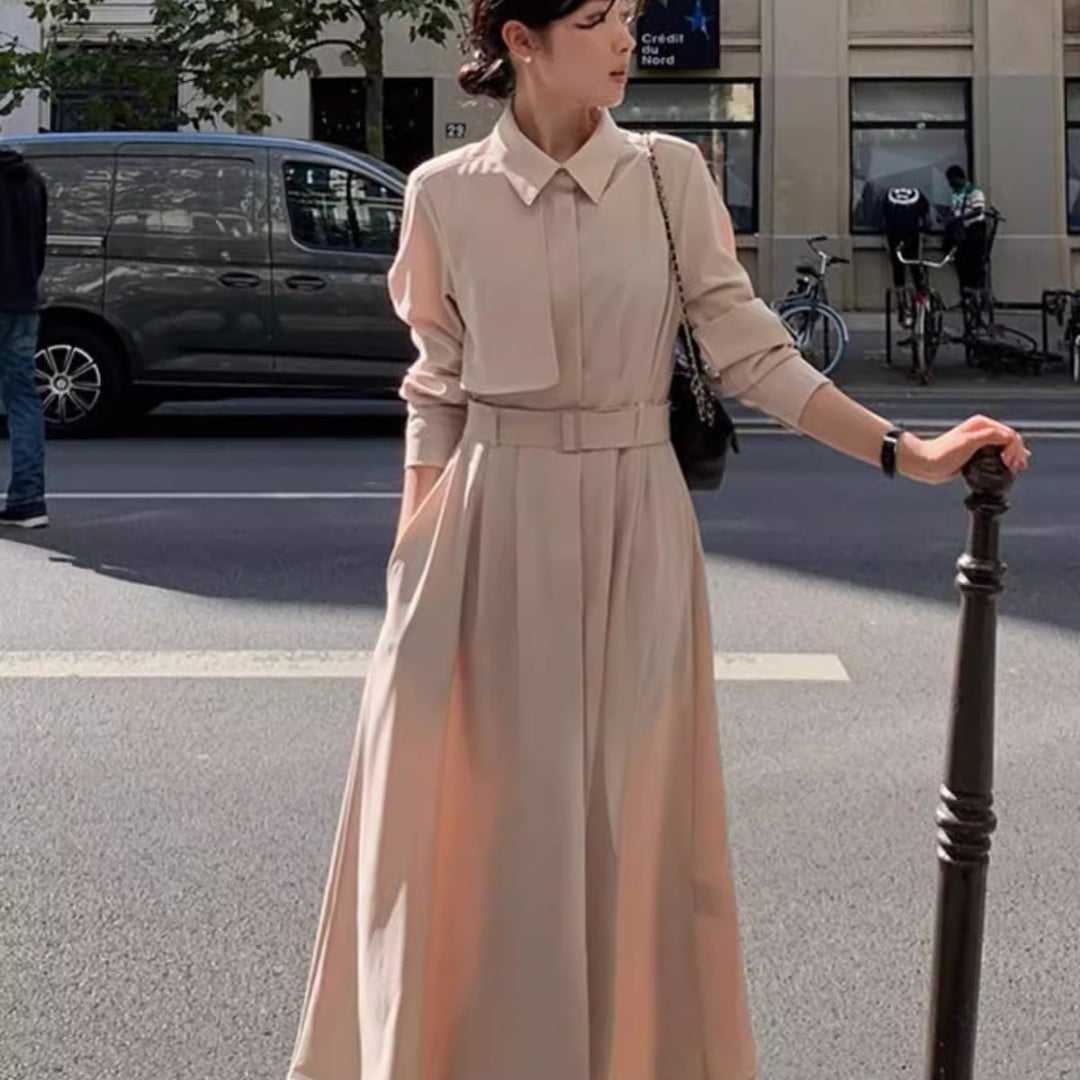 Damen Modernes Hemdblusen-Maxikleid mit taillierendem Stoffgürtel und weitem Tellerrock Drune