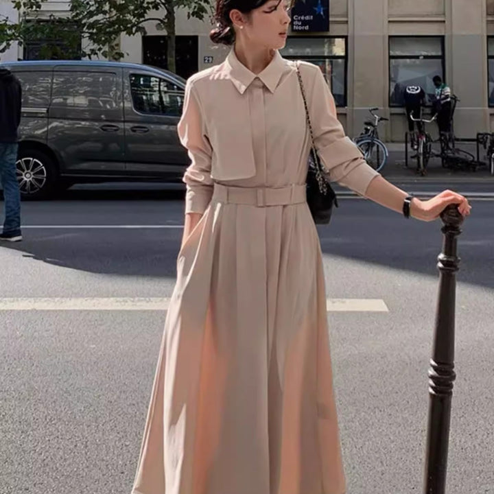 Damen Modernes Hemdblusen-Maxikleid mit taillierendem Stoffgürtel und weitem Tellerrock Drune