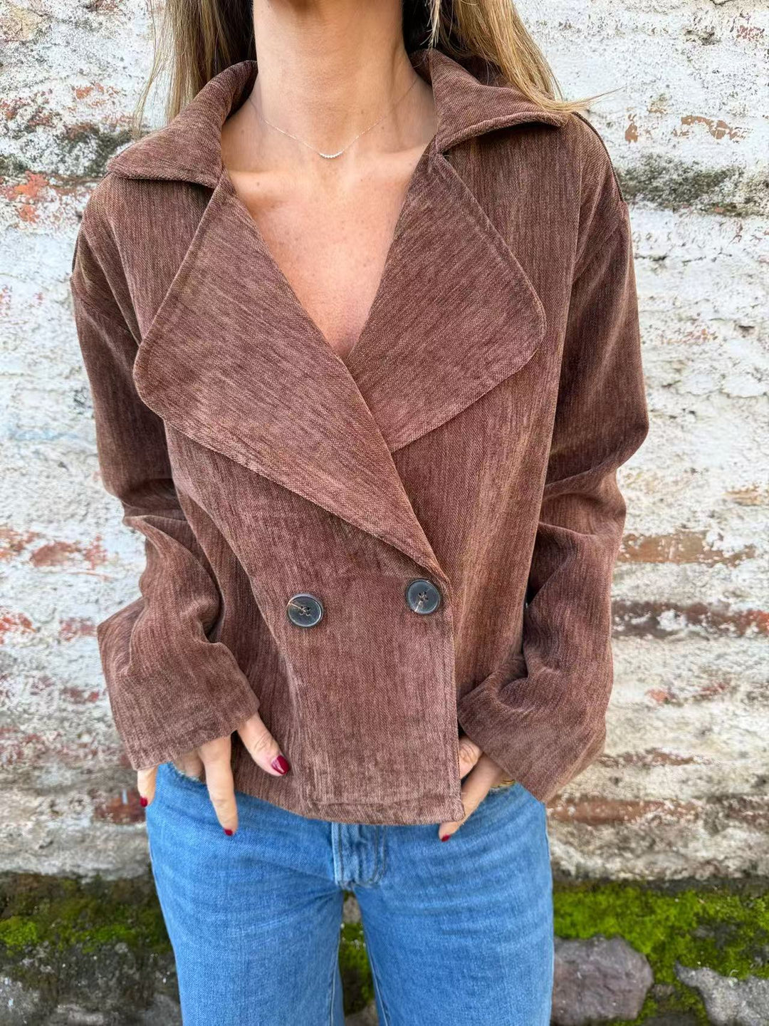 Damen Kurzblazer aus Cord mit weitem Schalkragen und Doppelknopfverschluss Drune