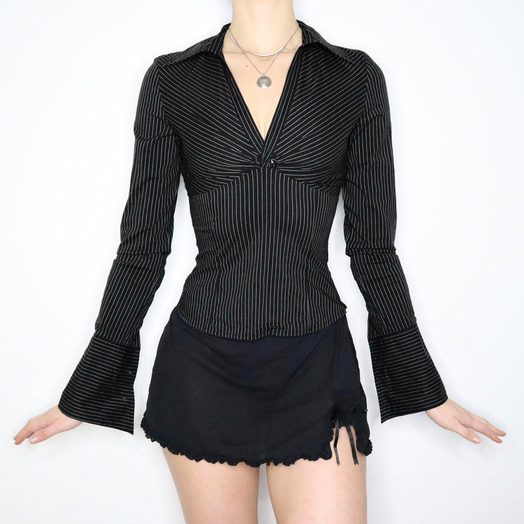 Damen Figurbetontes Langarmshirt mit Hemdkragen und Twist-Detail Drune