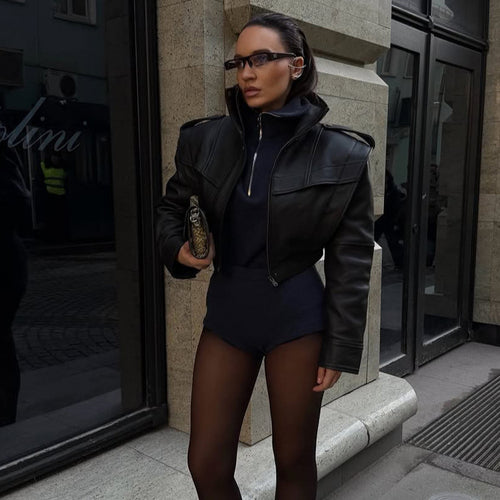 Damen Kurze vegane Lederjacke mit markanter Schulterstruktur und Cropped-Schnitt Drune