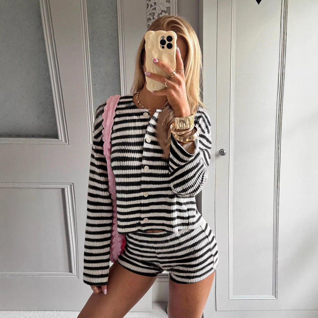 Damen nan gestreiftes Feinstrick-Loungewear-Set mit Knopfleiste und Highwaist-Shorts Drune