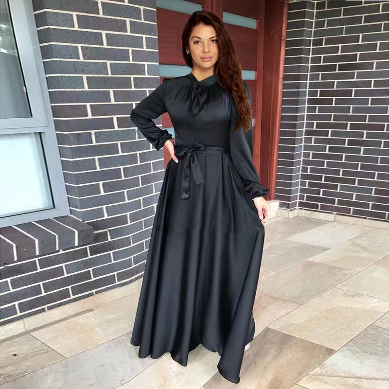 Damen Maxikleid aus fließendem Satin mit Stehkragen und Bindegürtel Drune