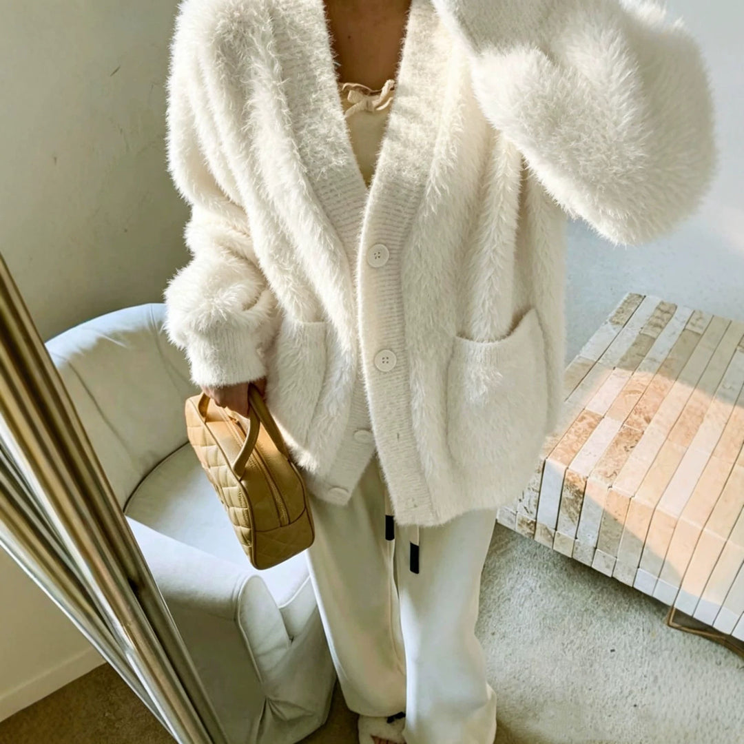 Damen Fluffy-Cardigan mit tiefem V-Ausschnitt, gerippter Knopfleiste und Eingrifftaschen Drune