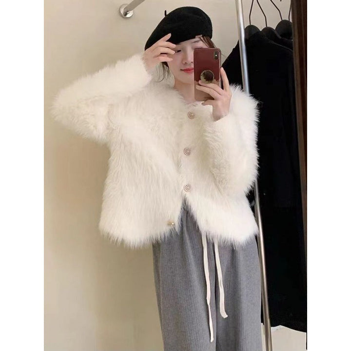 Damen Fluffy Kurzjacke mit eleganten Knopfdetails Drune