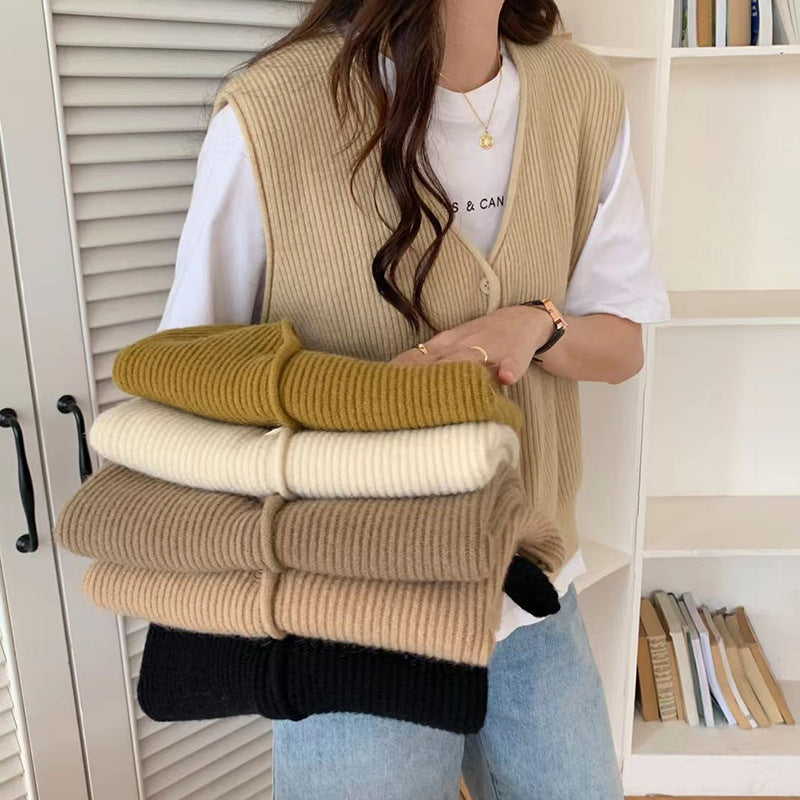 Damen Strickweste mit feiner Rippenstruktur und klassischen Knopfdetails Drune
