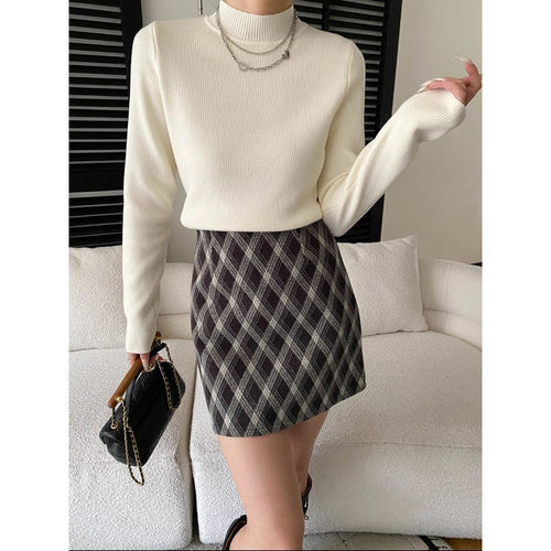 Damen figurbetontes Strickoberteil mit hohem Kragen und eleganten Rippdetails Drune