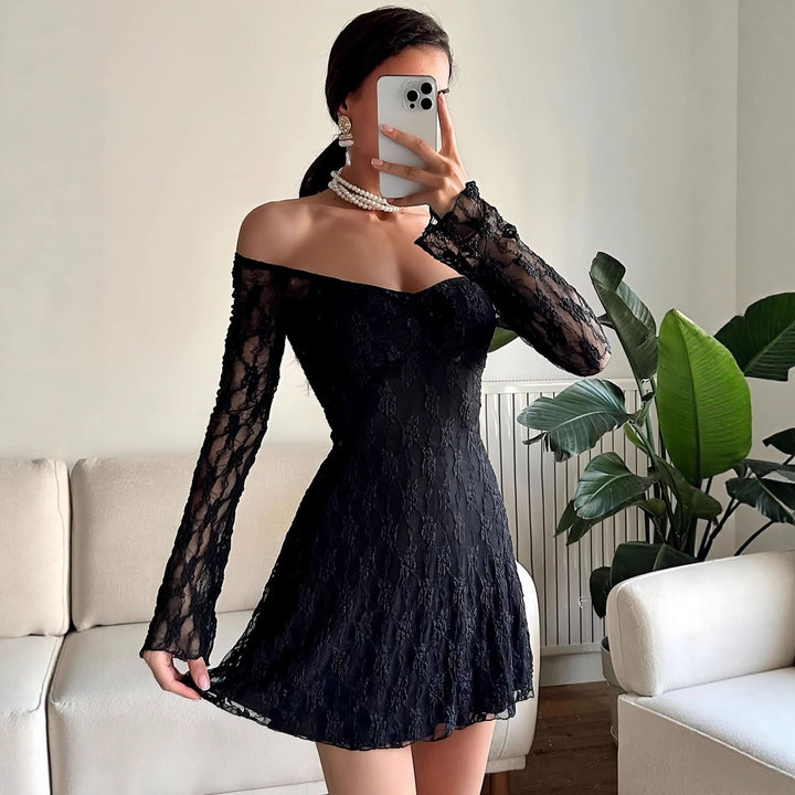 Damen Spitzenkleid mit langen Ärmeln und transparentem Detail Drune