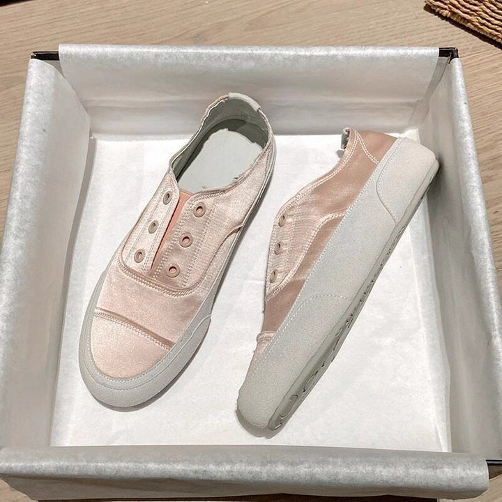 Damen Satin‑Slip‑On Sneaker mit gummierter Zehenkappe und elastischem Einstieg Drune