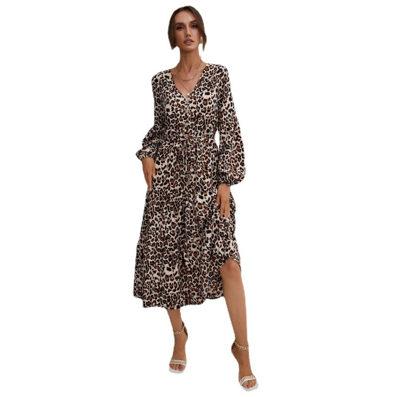 Damen Midikleid im Leo-Print mit V‑Ausschnitt, Knopfleiste, Kordeltaillen und Stufenrock Drune